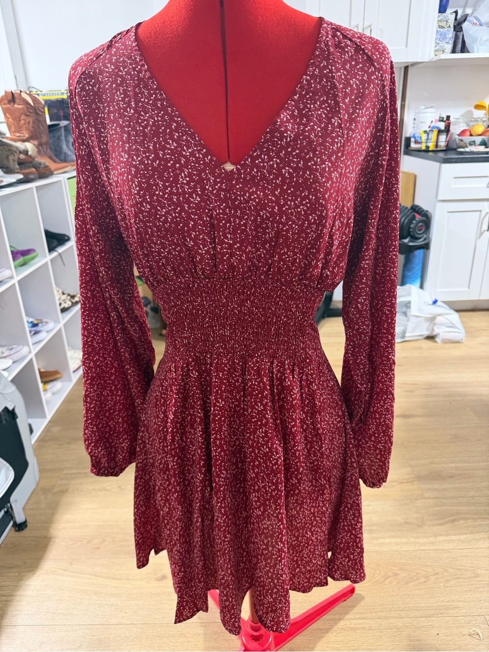 Women's Smocked Waist V-Neck Dress in Burgundy